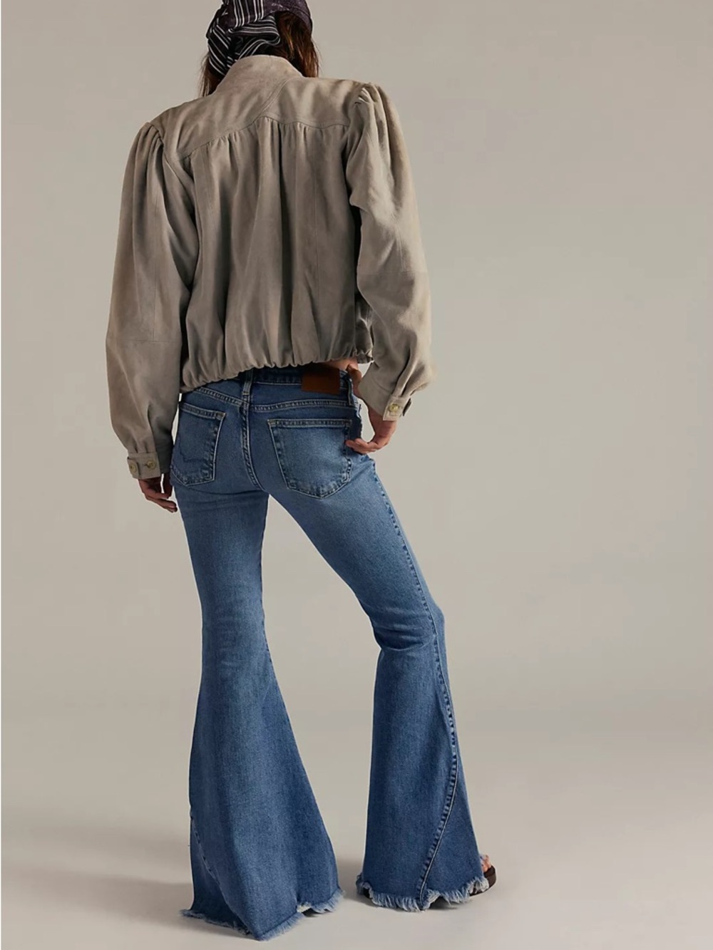 NWT We The Free Emre Low-Rise Flared Blue Jeans Frayed Hem Size 26 - Picture 2 of 7